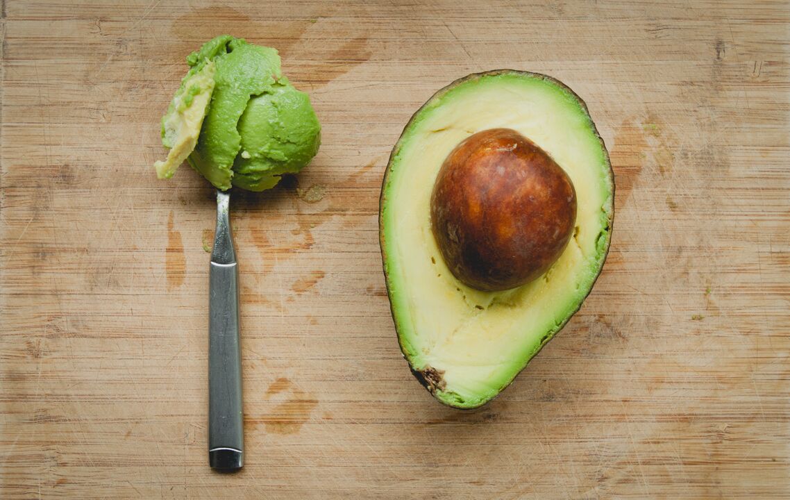Gli avocado fanno parte della dieta cheto a causa del loro alto contenuto di grassi e proteine ​​​​vegetali. 